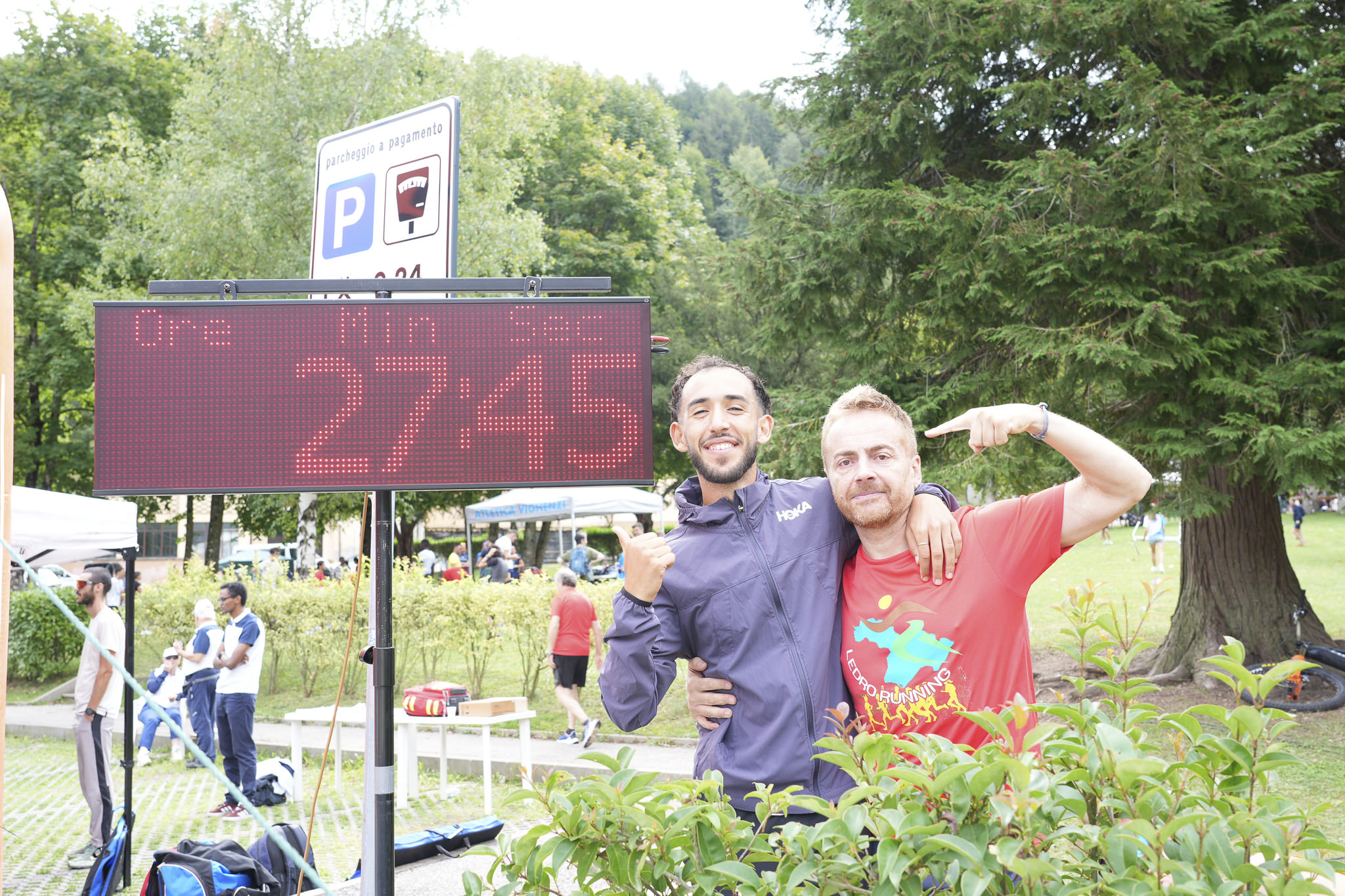 Maxim Raileanu primo classificato al traguardo della Ledrorunning 2025 - Gara podistica Valle di Ledro, Trentino